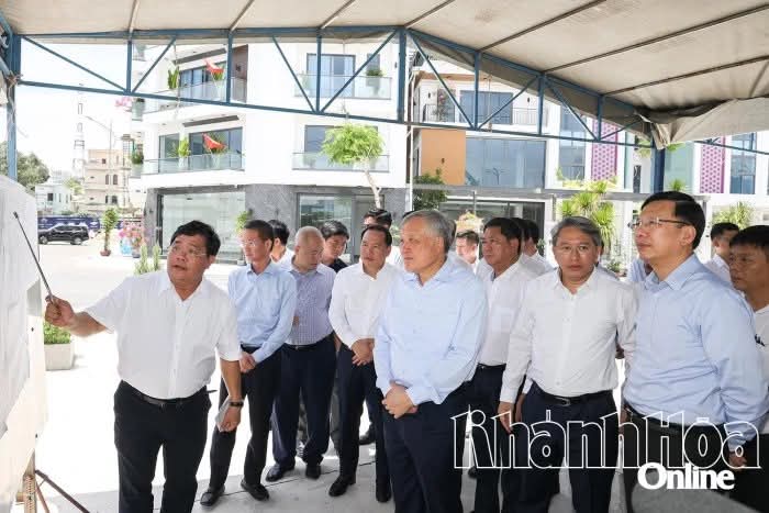Phó Thủ tướng Thường trực Chính phủ kiểm tra thực tế 2 dự án vướng mắc, tồn đọng kéo dài