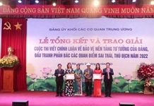 Trao giải cho 32 tác phẩm chính luận về bảo vệ nền tảng tư tưởng của Đảng
