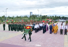 Lãnh đạo tỉnh đặt vòng hoa, dâng hương viếng Nghĩa trang liệt sĩ Ninh Thuận