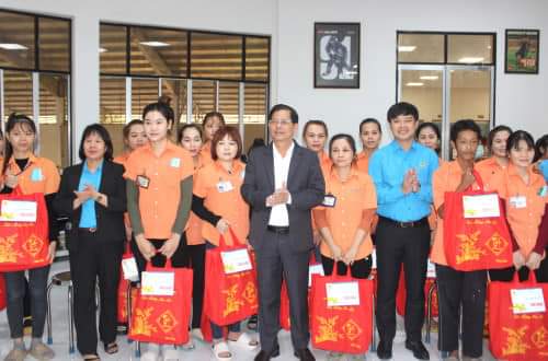 Qua đối thoại giữa Chủ tịch UBND tỉnh với người lao động: Nhiều vấn đề được giải quyết