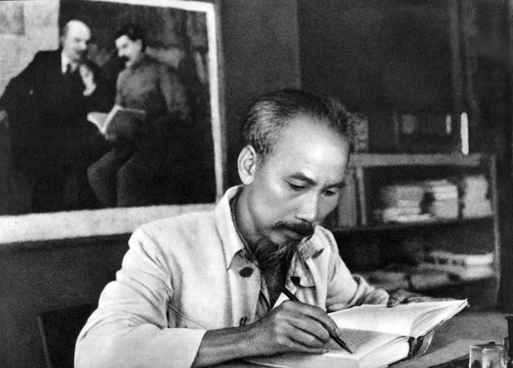 Vận dụng tư tưởng Hồ Chí Minh về xây dựng Đảng trong Di chúc vào việc xây dựng tổ chức đảng hiện nay