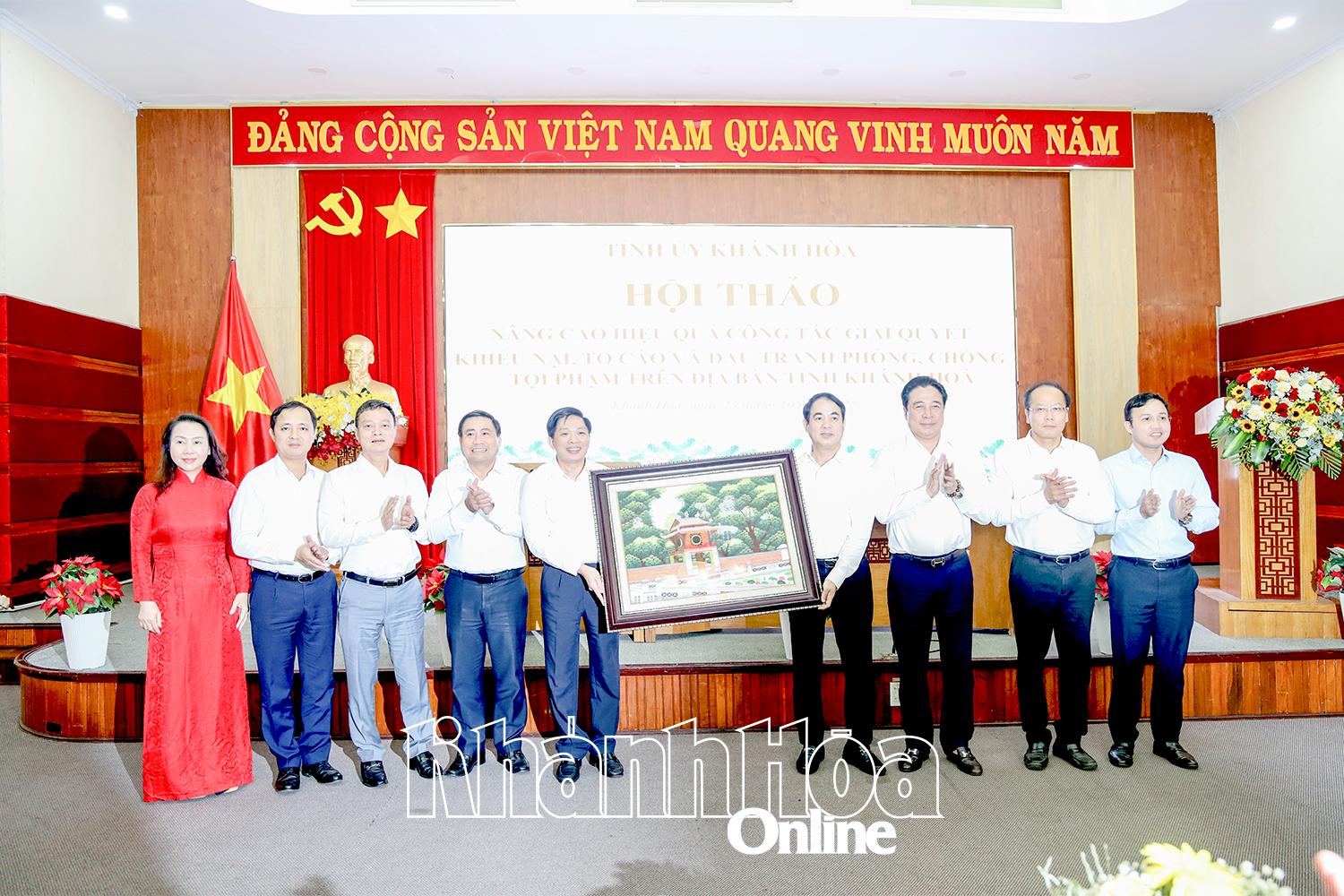 Giữ vững ổn định xã hội để phát triển bứt phá