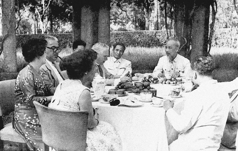Vận dụng tư tưởng Hồ Chí Minh về nguyên tắc ngoại giao “thêm bạn bớt thù” trong xác định đối tác, đối tượng hiện nay