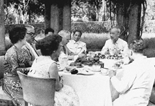 Vận dụng tư tưởng Hồ Chí Minh về nguyên tắc ngoại giao “thêm bạn bớt thù” trong xác định đối tác, đối tượng hiện nay
