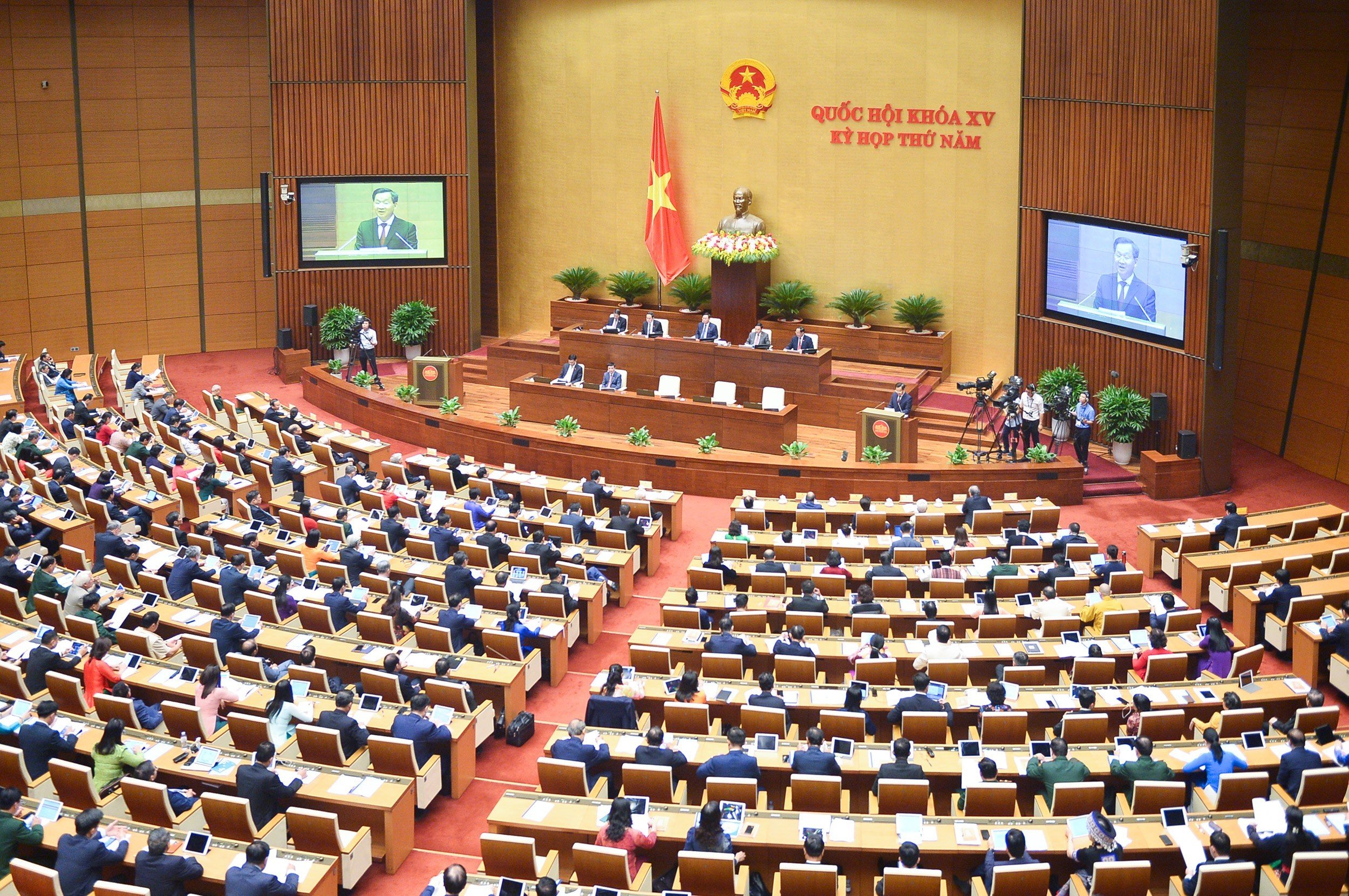10 NHÓM NHIỆM VỤ VÀ GIẢI PHÁP CHỦ YẾU PHẤN ĐẤU HOÀN THÀNH CÁC CHỈ TIÊU QUỐC HỘI GIAO 