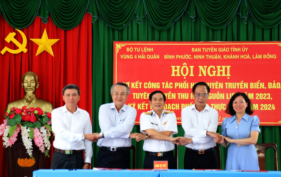 Vùng 4 Hải quân và Ban Tuyên giáo 4 tỉnh sơ kết công tác phối hợp tuyên truyền biển, đảo năm 2023