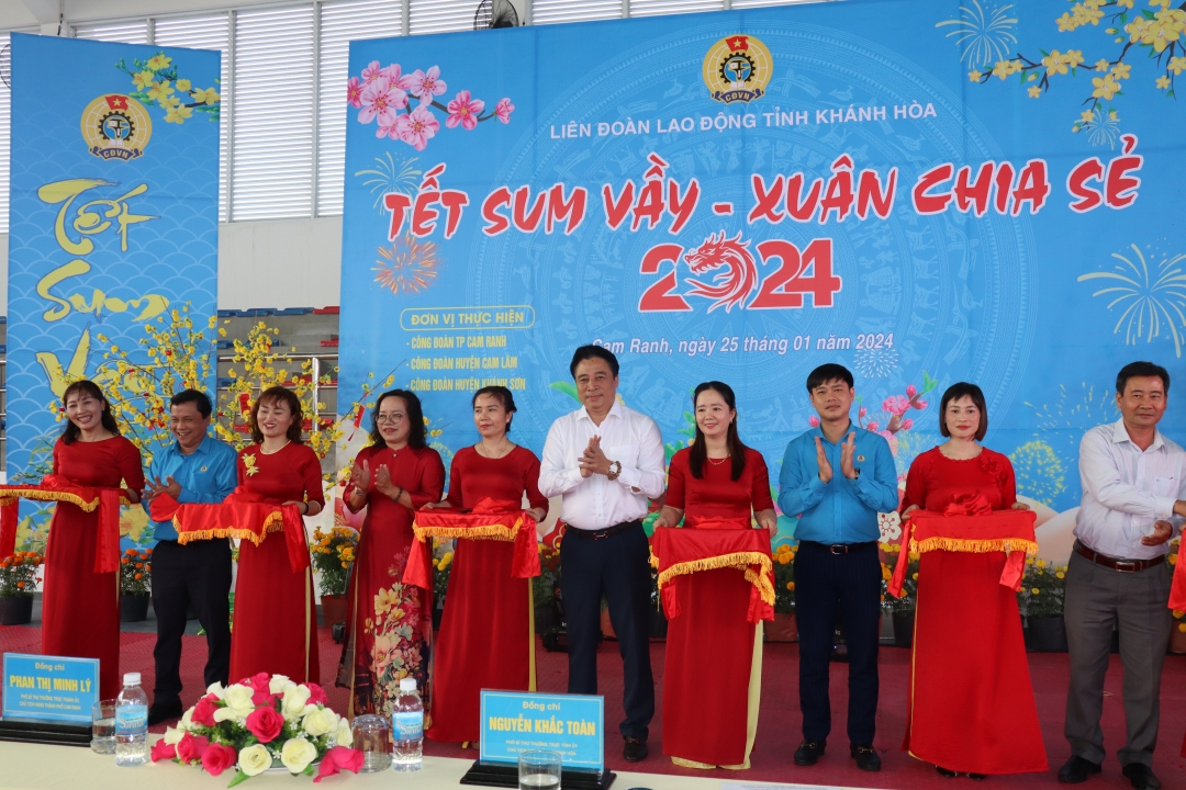 Khai mạc chợ Tết công đoàn cụm Cam Ranh - Cam Lâm - Khánh Sơn