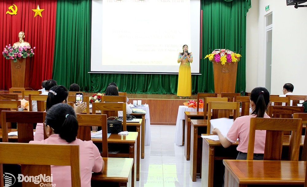 Phát triển đội ngũ giảng viên lý luận chính trị trong bối cảnh chuyển đổi số