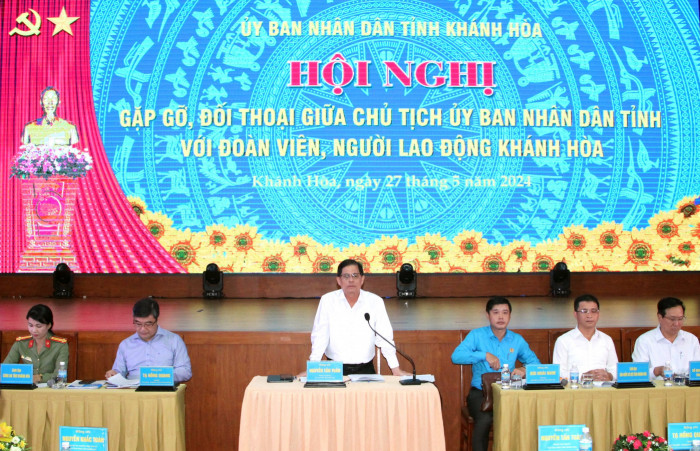 Lãnh đạo tỉnh Khánh Hòa đối thoại với đoàn viên, người lao động