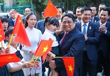 Thủ tướng Phạm Minh Chính thăm, nói chuyện với bà con cộng đồng người Việt Nam tại Trung Quốc
