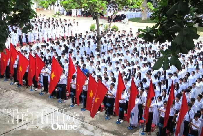 Bộ Chính trị ban hành Nghị quyết về đột phá phát triển giáo dục và đào tạo