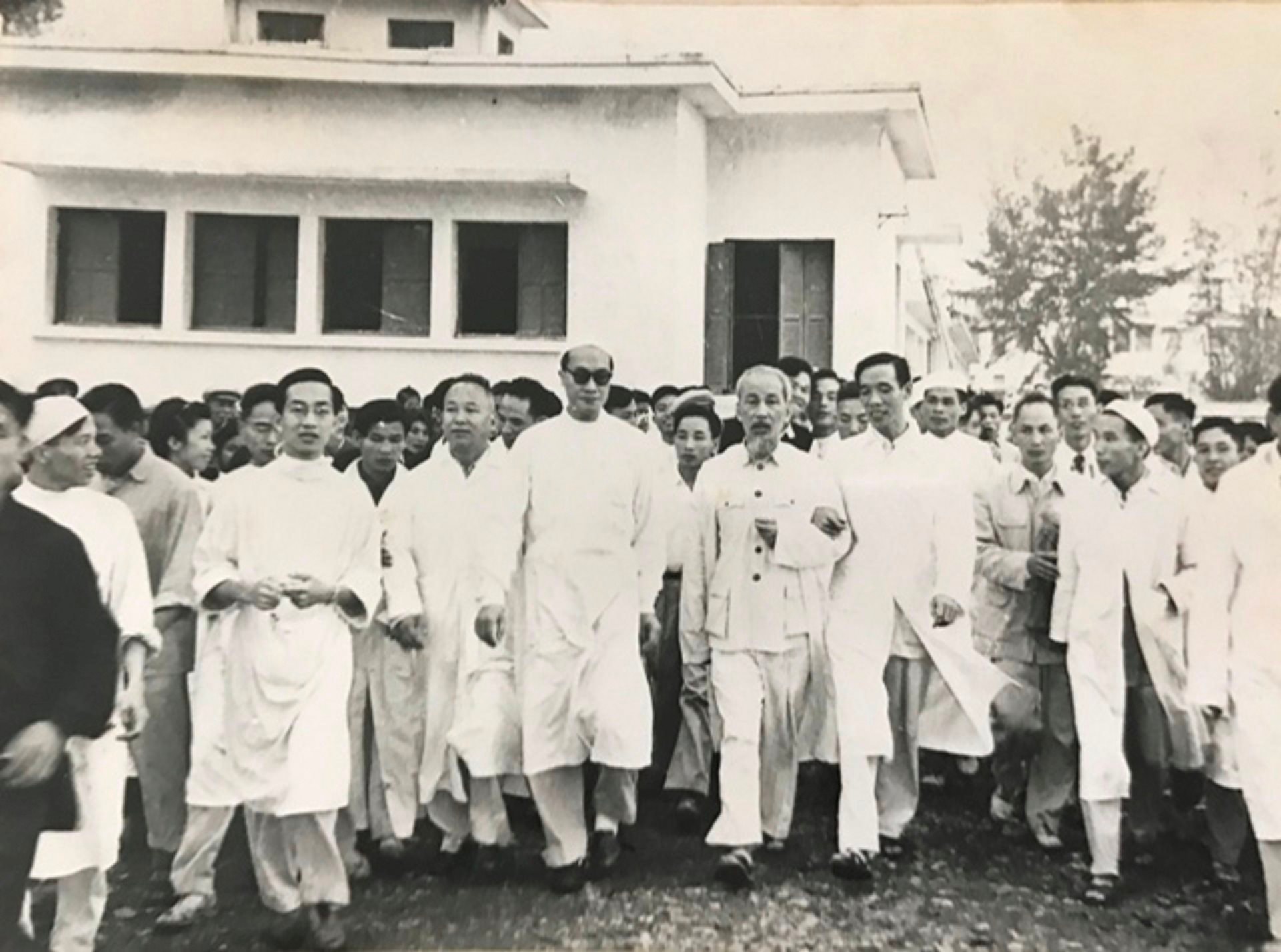 Tư tưởng Hồ Chí Minh về y tế - tiếp cận từ quan điểm toàn diện