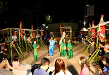 Rộn ràng hội chơi bài chòi xuân