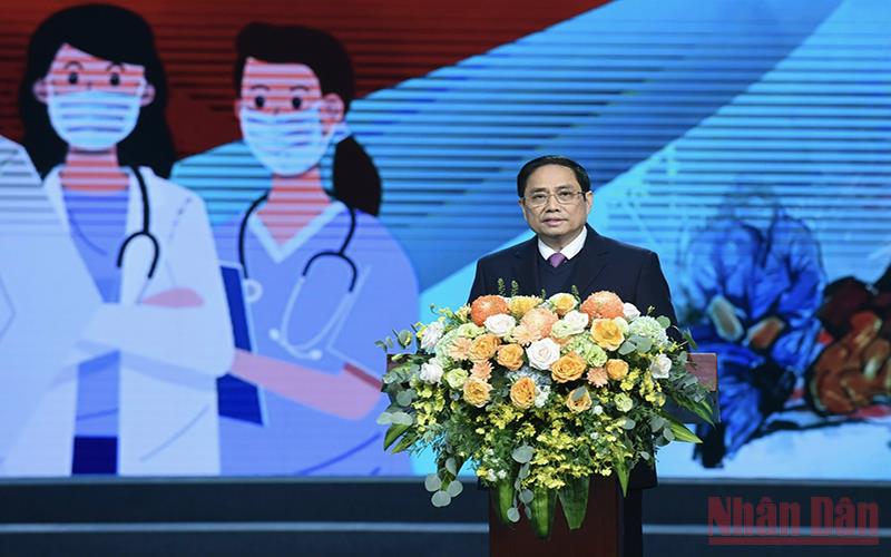 Những “chiến sĩ áo trắng” luôn là hình ảnh đẹp về sự hy sinh, y đức, tấm lòng nhân ái