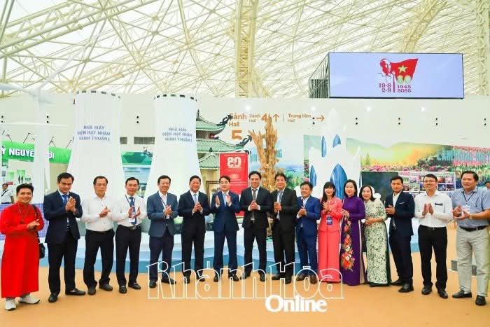 Lãnh đạo tỉnh Khánh Hòa tham dự Lễ khai mạc Triển lãm thành tựu đất nước nhân dịp kỷ niệm 80 năm ngày Quốc khánh