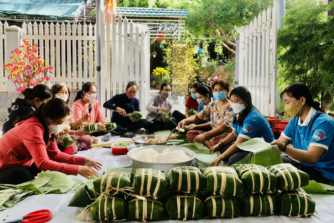 Những chiếc bánh chưng kết nối tình thương