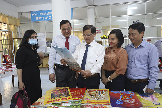 Trưng bày, giới thiệu gần 3.600 ấn phẩm tại Hội báo Xuân Nhâm Dần