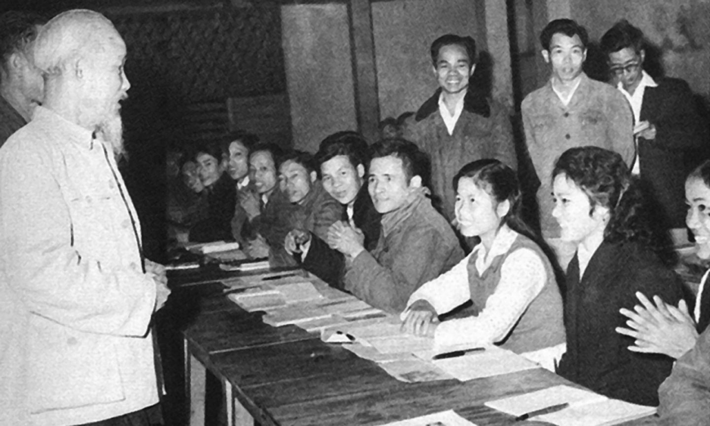 Vận dụng tư tưởng Hồ Chí Minh về văn hóa để xây dựng lối sống văn hóa của sinh viên ngành kinh tế ở các trường đại học hiện nay