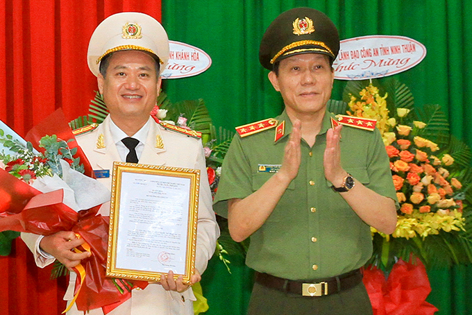 Công bố quyết định bổ nhiệm Giám đốc Công an tỉnh Khánh Hòa