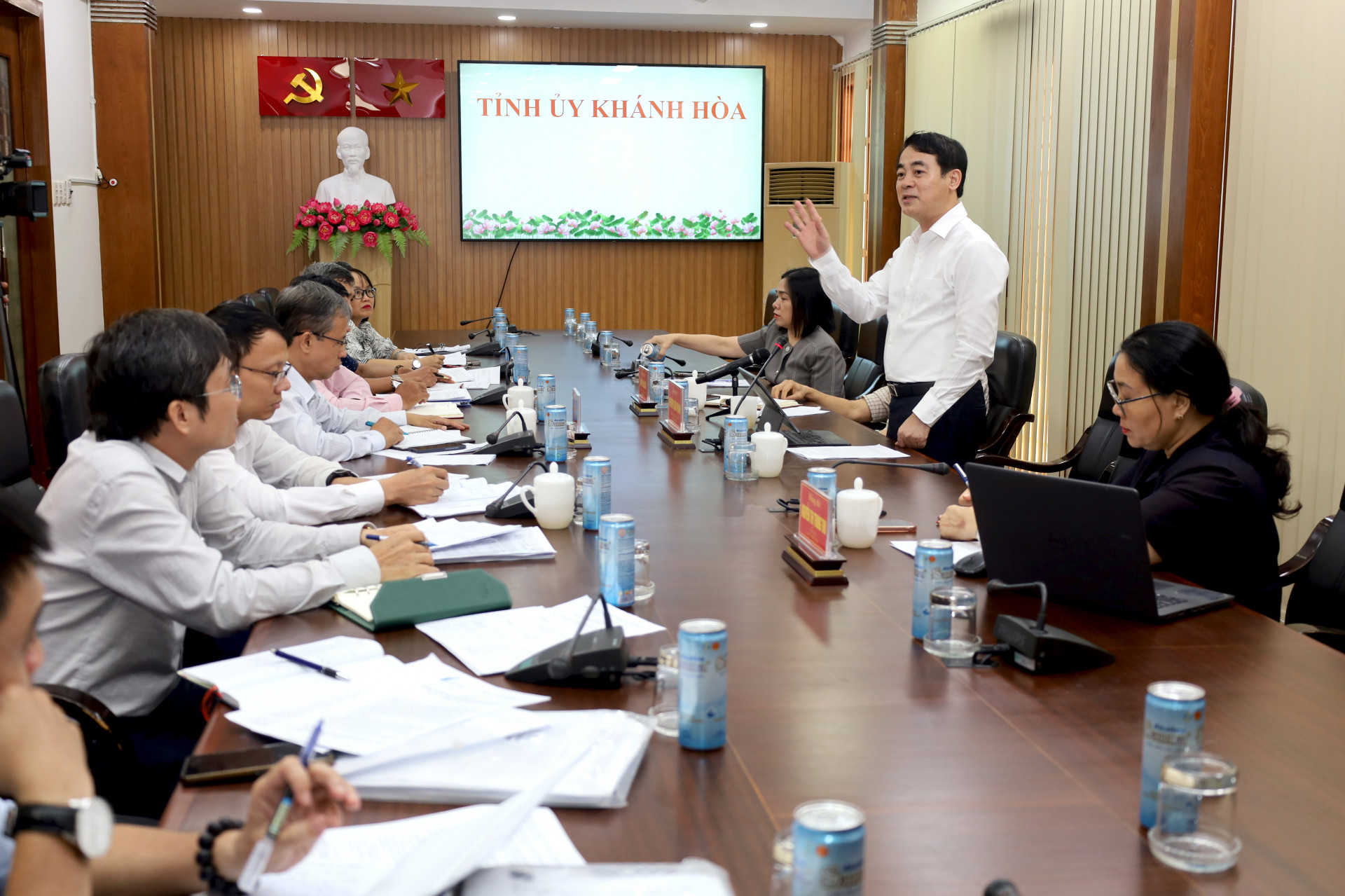 Khẩn trương thực hiện tất cả nhiệm vụ, bảo đảm các xã, phường mới hoạt động đúng tiến độ